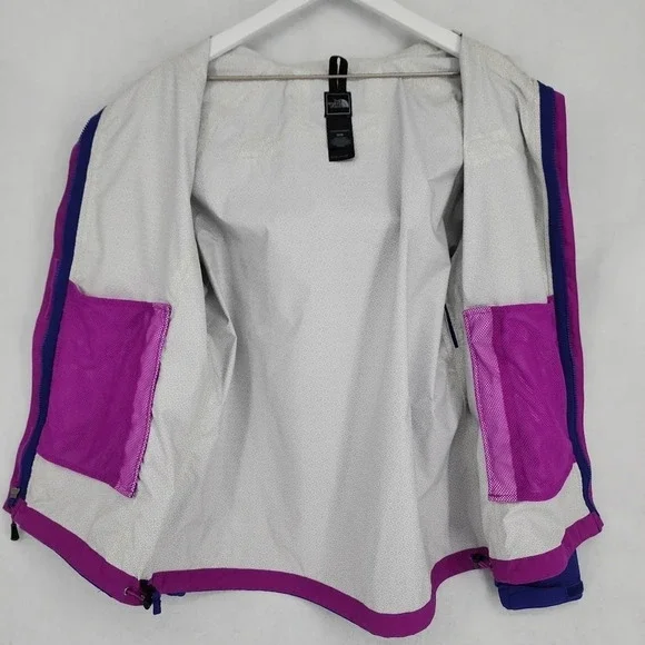 The North Face Hyvent 2.5L Hooded Jacket - Picture 5 of 10